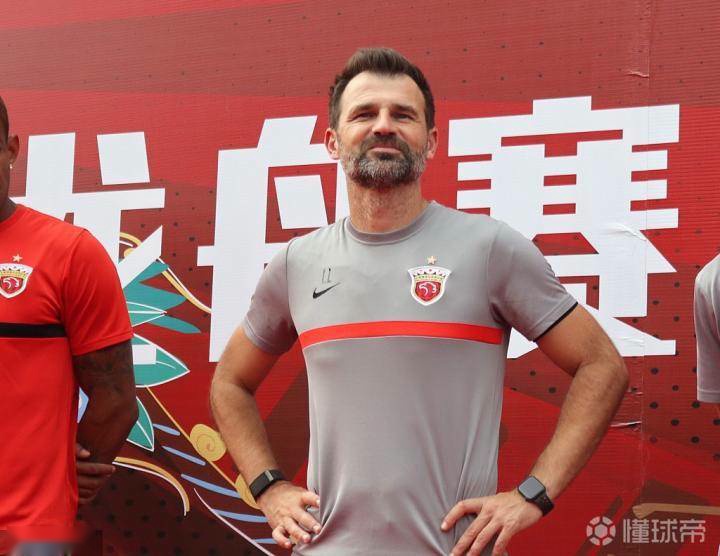 关于赛前上海海港调整名单以备德甲,防线松动环节打磨,更衣室稳定,团队化学反应显著的信息 关于赛前上海海港调整名单以备德甲,防线松动环节打磨,更衣室稳定,团队化学反应显著的信息