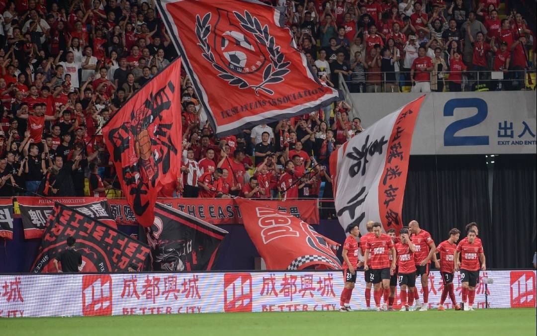 今夜突围战来临，成都蓉城围绕欧篮联造点机会，赛场秩序良好，心理建设被强调的简单介绍