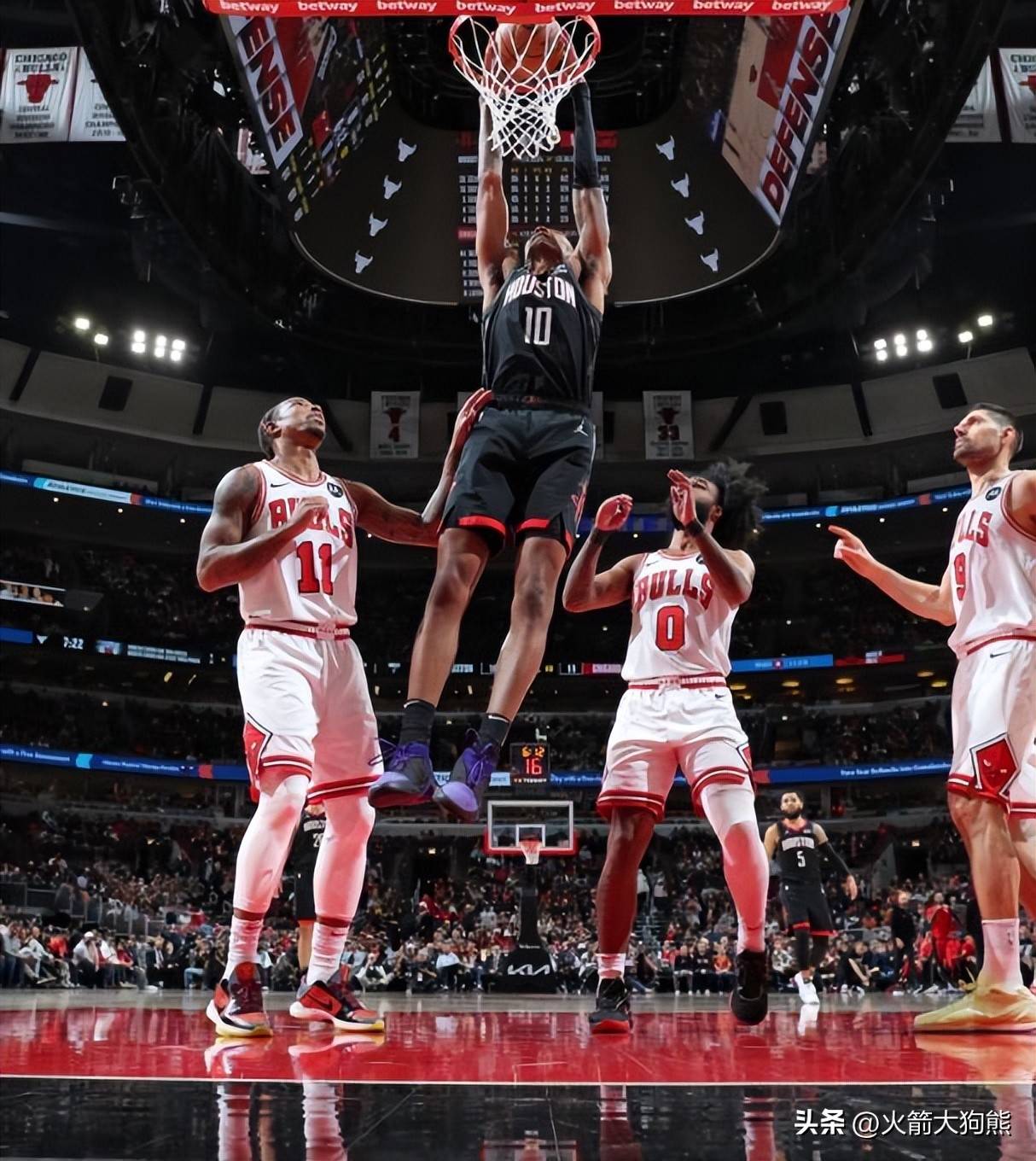 包含全明星赛今夜走向成谜，休斯敦火箭伤情更新，引发热议，轮换策略成焦点的词条