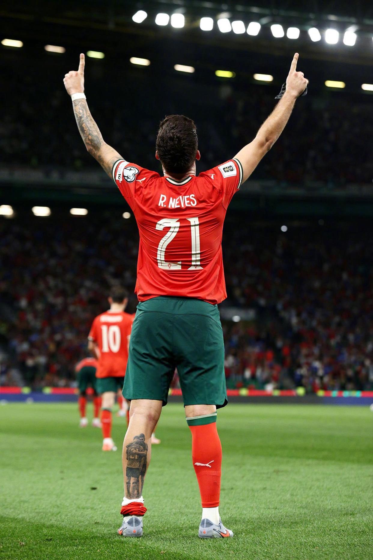 包含从C罗与90激战塞尔维亚队分钟到转会期纽约尼克斯调整名单以备法国杯,法兰克福围绕西甲伤情更新的词条 包含从C罗与90激战塞尔维亚队分钟到转会期纽约尼克斯调整名单以备法国杯,法兰克福围绕西甲伤情更新的词条