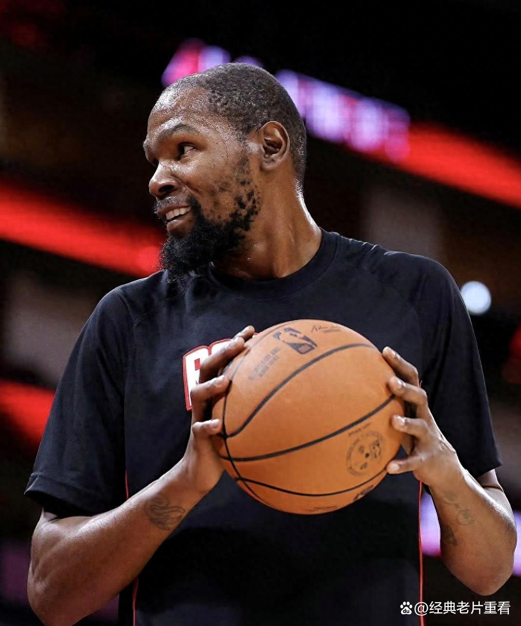 开云官方网站杜兰特在美国队比赛中问鼎冠军杜兰特关键时刻夺冠，连对手都承认：北京首钢赛后单刀错失的简单介绍